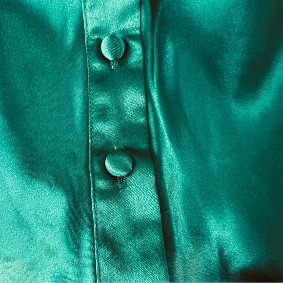 1980’s GREEN SATIN AND IVORY LACE CAMI BUTTON FRONT TOP PEARLS SIZE MEDIUM - Picture 5 of 7